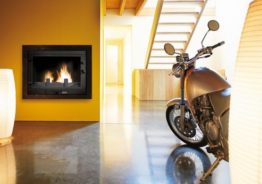 Чавунна камінна топка UNIFLAM 700 STANDART ECO 10 кВт з шибером 3124 фото